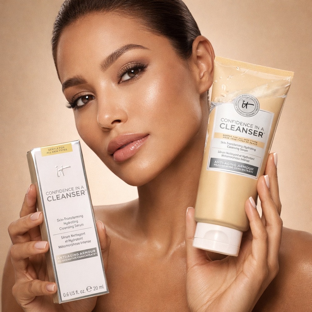 IT Cosmetics Confidence in a Cleanser - Cream and White